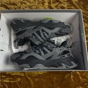 Stylish Black and Gray Men's Sneakers